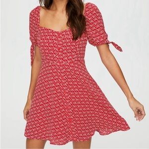 Aritzia Sunday Best Imogen Red Floral Dress in Lillooet/Espace | Size 4
